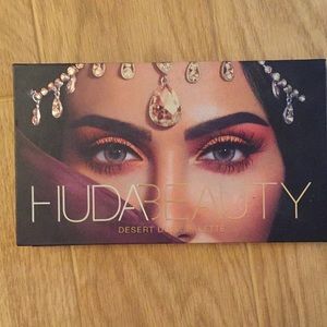 Huda beauty desert dusk palette